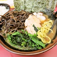 「中盛チャーシュー麺+木耳+レン草（カタメ/ウスメ）」@王道家の写真