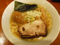 「鶏醤油ラーメン（太麺変更）＋味玉子」@七麺鳥の写真