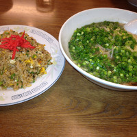 「ラーメン大盛り＆チャーハン」@○イラーメン 中之島本店の写真