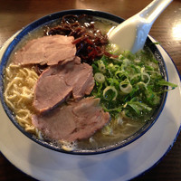 「ラーメン 680 + 替玉130」@博多ラーメン しばらく 日本橋店の写真