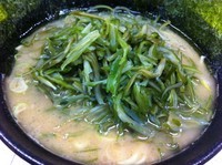 「茎ワカメラーメン（中）＋のり＋ライス」@川崎家 榎町店の写真