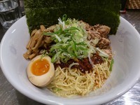 「汁なし隠玉辛麺\750」@さんじの写真