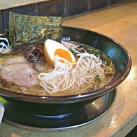 「ラーメン650円+満腹セット300円(焼めし)+替え玉(昼)」@火の国ラーメンはじまるbyの写真