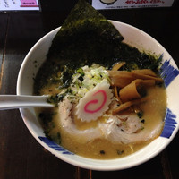 「豚骨醤油ラーメン 岩海苔」@とんこつらーめん 頑々坊子の写真