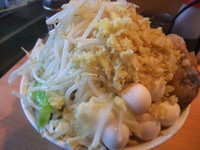 「ラーメン700円＋ウズラ100円」@ラーメン二郎 八王子野猿街道店2の写真