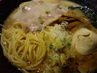 「ヨシベーラーメン醤油(６５０円)＋味玉(１００円)」@ラーメン ヨシベー 錦糸町店の写真