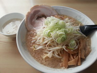 「醤油ラーメン（大盛り、味薄目）」@コッテリラーメン ミヤタケの写真