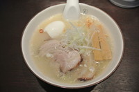 「塩らーめん＋くずれ味玉」@らー麺とご飯のたかぎの写真