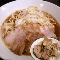 「肉中華そば 750円 + 肉飯（小）300円」@麺処 遊の写真