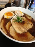 「源醤チャーシュー麺＋味玉」@麺や金時の写真