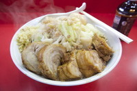 「小らーめん豚３枚とろーり味玉しょうが(アブラ＆タマネギ)」@麺屋 桐龍の写真