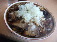 「ラーメン＋ヤクミ（玉葱）」@梅乃家の写真