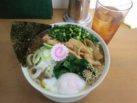 「トンコツラーメン + 温たま + ウーロン茶」@MENYA 食い味の道有楽の写真