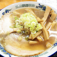 「らーめん(竹:メンマ多し)」@陣屋の写真