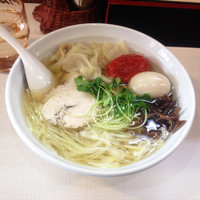 「塩味玉ワンタン麺【牛脂を使ったVer.特別版】￥１０００」@桜台らぁ麺 美志満の写真