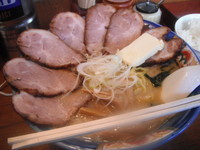 「みそチャーシュー麺＋大盛（＋バター）ご飯（小）」@らーめん てつや 東京高円寺店の写真