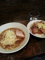「中華そば600円＋肉めし(小)300円」@麺処 遊の写真