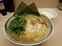 「醤油豚骨のちゅるりんこ大盛＋ほうれん草（750円＋100円）」@らーめん匠人 ちゅるりんこの写真