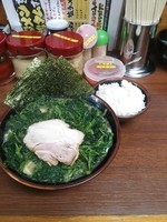 「ラーメン　ほうれん草増し　サービスライス　７５０円」@横浜家系ラーメン まくり家の写真