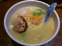 「鶏白湯玉子\830」@千駄木 らーめん いっとくの写真