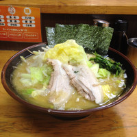 「塩ラーメン¥650+大盛¥200+もやしキャベツ¥100」@横浜ラーメン とんこつ家 鹿島店の写真