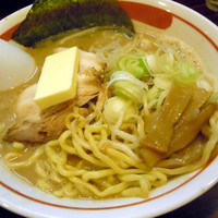 「味噌ラーメン（太麺）￥６８０＋バター￥１００」@ラーメン長山の写真
