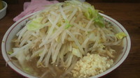 「小ラーメン （ﾔｻｲ ﾆﾝﾆｸ）」@ラーメン二郎 品川店の写真