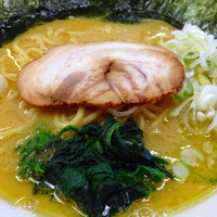 「豚骨塩ラーメン 680円 ＋ 大盛 100円」@横浜家系ラーメン 藤家の写真