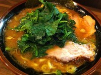 「ラーメン（大）＋ほうれん草＋小ライス」@神田ラーメン わいず 神田本店の写真