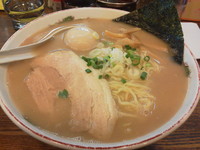 「屋台らあめん　塩味（大）　＋クーポンで味玉」@らあめん 塩八の写真