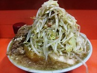 「国産ブタメン ￥1000 生玉子 ￥50ヤサイ ニンニク」@ラーメン富士丸 神谷本店の写真
