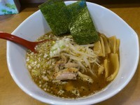 「鶏トンコツ醬油らーめん（太麵）\750」@麺屋 紅の写真