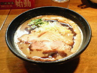 「濃厚黒魚介豚骨￥７５０円」@はりけんラーメンの写真