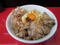 「汁なし(中)800円、小豚150円、スライスチーズ50円」@びんびん豚の写真