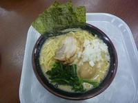 「醤油豚骨スペシャルラーメン」@濃厚とんこつ横浜家系ラーメン 九ツ家 高坂サービスエリア店の写真