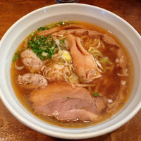 「あっさり魚出汁海老風味 醤油 680」@はりけんラーメンの写真