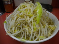 「麺少なめ（650円、ニンニク半分・ヤサイ・カラメ）」@ラーメン二郎 小岩店の写真