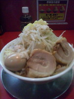 「大ラーメン（ニンニクちょっと、他全マシ）＋特製」@ジャンクガレッジ 東大宮店の写真