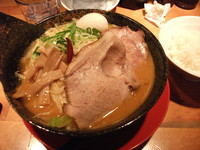 「鬼そば+味玉」@味噌専門 赤おにの写真