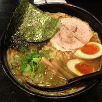 「辛みそラーメン（大盛り）＋味玉」@つじのやの写真