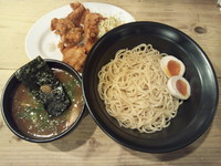 「濃厚魚介つけめん(あつもり)＋味玉＋とりのからあげ」@げんこつらーめん 光町店の写真