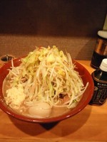 「大豚（自動麺マシ700g）野菜ニンニク」@豚星。の写真