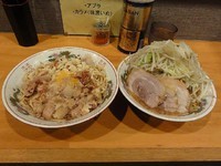 「つけそばあつもり　800円　野菜/ニンニク/脂」@豚星。の写真