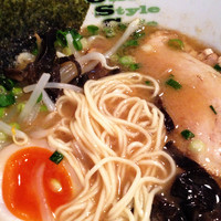 「濃厚魚介系醤油（細麺）」@No One Style Cafeの写真