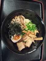 「油そば＋角煮」@ラーメン本舗 珍豚香 祇園店の写真