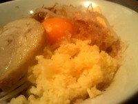 「まぜそば並、麺半分、チーズ、にんにく　750円」@ジャンクガレッジ 東京ラーメンストリートの写真