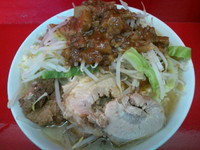 「小ブタラーメン カレー ニンニク少し」@ラーメン 学の写真