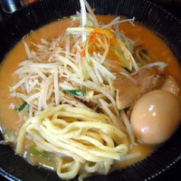 「味玉みそらぁめん（大盛無料） ￥８００」@麺処 くるり 高田馬場店の写真