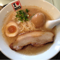 「豚骨醤油＋あじ玉」@まるぎん商店の写真