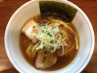 「醤油らーめん 半熟味付玉子入り」@麺処 びぎ屋の写真